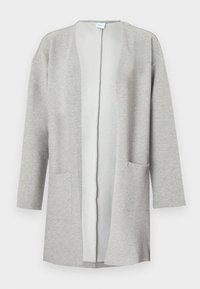 Γκρι ζακέτα με μακριά μανίκια, ανοιχτό μπροστινό μέρος, δύο μπροστινές τσέπες και μαλακό, υφασμάτινο ύφασμα με υφή. Απλός σχεδιασμός χωρίς κούμπωμα.