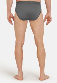 Herren graue Baumwollshorts mit einem schlichten Design, das eine enge Passform, einen elastischen Bund und keine sichtbaren Muster oder Akzente aufweist.