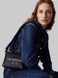 Calvin Klein Jeans SCULPTED CAMERA POUCH MONO - Cross body bag - fashion black