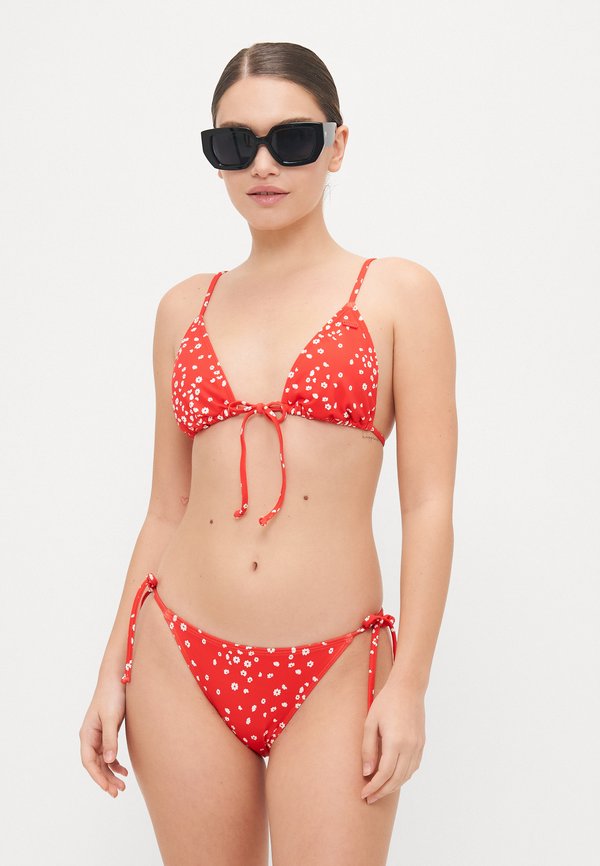 BEACH CLASSICS STRAPPY - Bikini top2