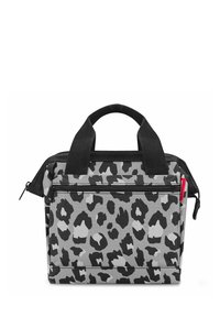 Bolsa de almuerzo aislada con un estampado de leopardo en gris y negro, que cuenta con dos asas negras y un bolsillo delantero con cremallera para un acceso fácil.