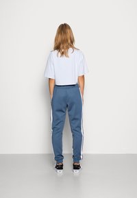 Ellesse NERVET TRACK PANT - Calças de fato de treino - blue