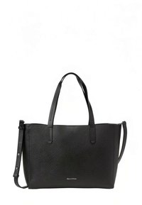 Černá kožená taška typu tote s texturovaným povrchem, dvojitými horními uchy, odnímatelným ramenním popruhem a logem na přední straně.