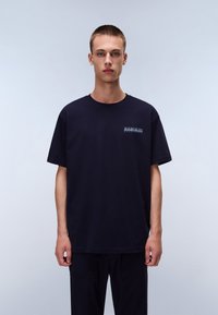 Navy blue cotton T-shirt with short sleeves, crew neck, and logo printed on the left chest. Straight cut, smooth texture.