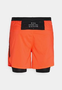 Nike Performance Pantalón corto de deporte - apricot