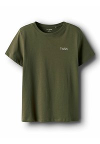 T-shirt en coton vert olive à manches courtes, col rond et logo "T.W.S.N." blanc sur la poitrine. Texture douce et coupe droite.