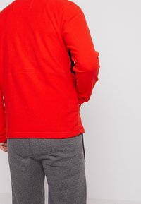 The North Face Suéter de forro polar - red