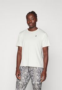Peak Performance TRAIL - Marškinėliai su spaudiniu - vintage white