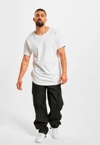 Rocawear HERREN WILLIAMSBURG  - Oldalzsebes nadrágok - black
