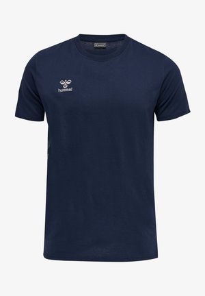Navyblaues T-Shirt mit kurzen Ärmeln aus weichem Stoff, das ein kleines graues Logo auf der oberen linken Seite und dezente Designelemente an der Seite aufweist.