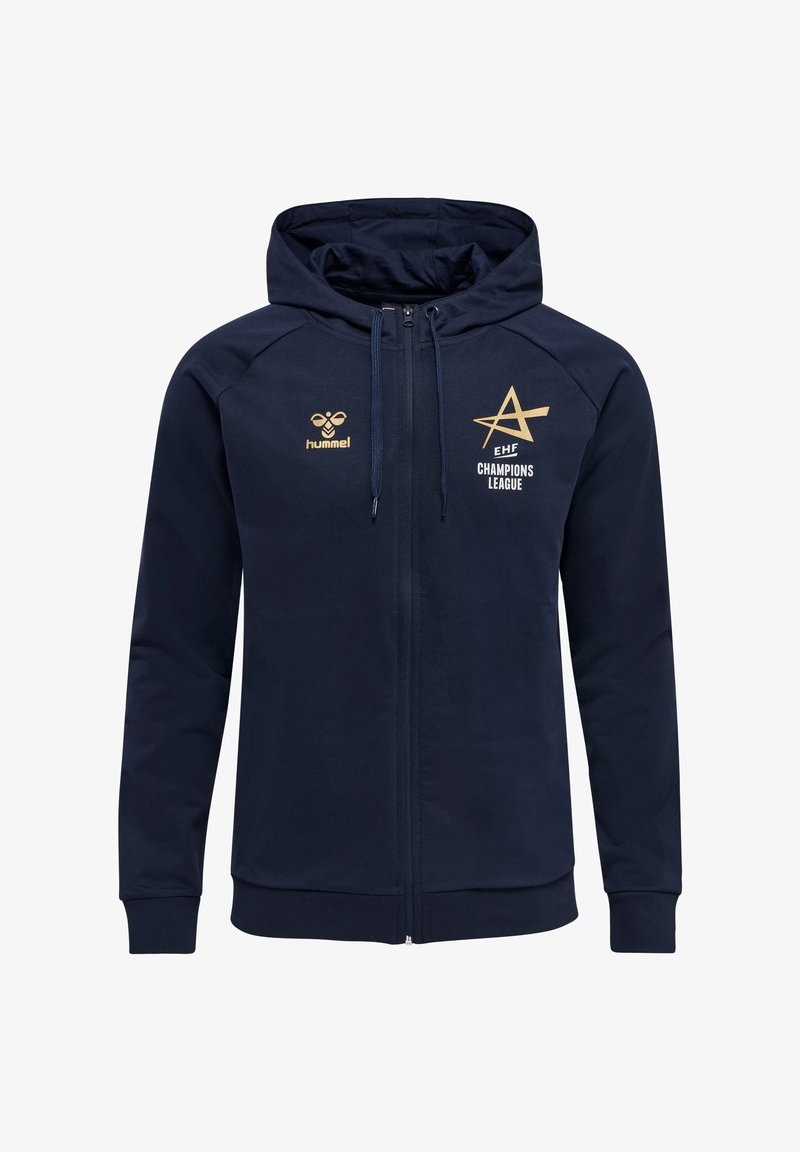 Granatowy hoodie zapinany na zamek błyskawiczny z dzianym sznurkiem, z złotymi logo: "hummel" i "EHF CHAMPIONS LEAGUE". Gładki materiał i ściągacze.