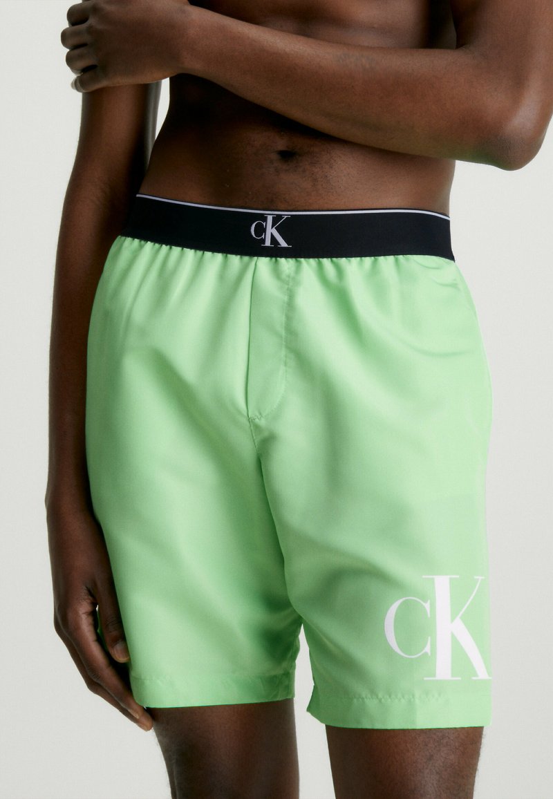 Calvin Klein Swimwear LONG WAISTBAND Badeshorts lime mist/hellgrün