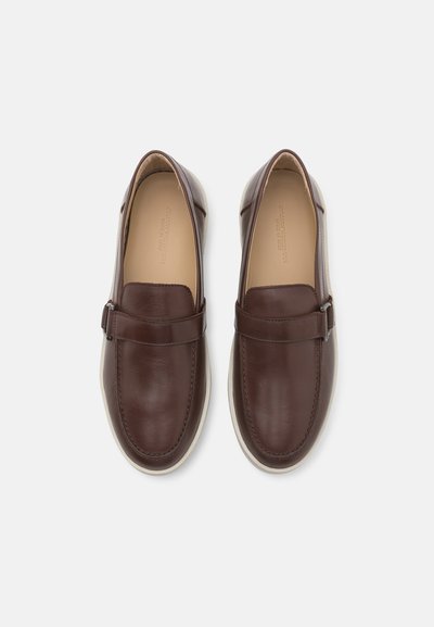 Stuart Weitzman HAMPTONS BUCKLE LOAFER - Slip-ins - dark brown