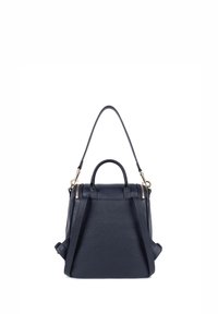 Zaino in pelle blu navy con design strutturato. Caratterizzato da doppi manici superiori, spallacci regolabili e cerniere in tonalità oro.