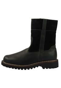 Bottines en cuir noir et en daim avec une finition lisse, des coutures contrastées, un col rembourré et une semelle en caoutchouc texturée.