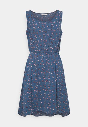 Robe sans manches bleue avec une taille cintrée, motif floral et un ourlet évasé. Conçue en tissu léger avec une texture lisse.