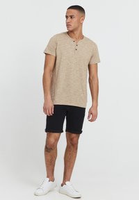Solid SDMOYAT - Jeansshorts - black denim