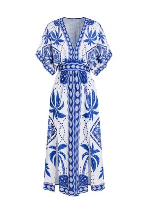Niebiesko-biała sukienka maxi z dekoltem w kształcie litery V, krótkimi rękawami kimono i elastyczną talią. Ozdobiona wzorami kwiatowymi i geometrycznymi. Wykonana z lekkiego materiału.