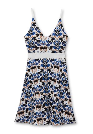 Vestido corto con un escote en V profundo, con un estampado floral en azul, negro y marrón sobre un fondo blanco; tejido ligero y forma acampanada.