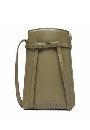Mała oliwkowozielona skórzana torebka na ramię z długim regulowanym paskiem i wiązaniem z przodu, z wytłoczonym logo Gino Rossi.