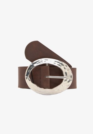 Cureau din piele maro cu o cataramă ovală mare din argint bătut. Dispune de o textură netedă și un design simplu, modern.