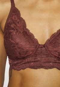Triumph AMOURETTE CHARM - Sutiã triangular - decadent chocolate