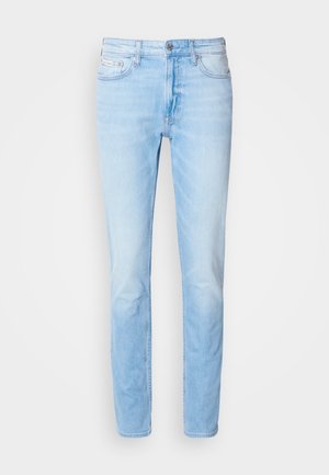 Svetlomodré džíny z denimu so zvýrazneným strihom, designom piatich vreciek, zapínaním na gombík a miernym vyblednutím. Klasické šitie podrobne pozdĺž švov.