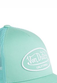 Gorra verde menta con parte frontal estructurada, malla trasera y parche con logotipo bordado en blanco que muestra "VonDutch" y "California".