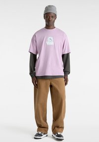 Vans RATTLER - Triko s potiskem - lavender mist