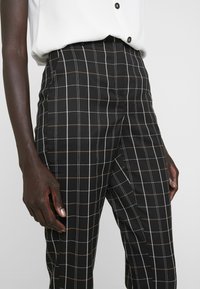 Vero Moda Tall Tygbyxor - black