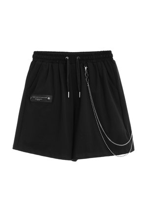 Pantalones cortos casual negros con cinturilla elástica, cordón, bolsillos laterales, un parche decorativo en el bolsillo izquierdo y un accesorio de cadena plateada en el lado derecho.