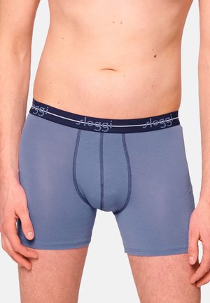 Herren Baumwollboxershorts in Blau mit einem dunkelblauen Bund, der mit "sloggi"-Logo verziert ist. Sie haben eine glatte Textur und eine körperbetonte Passform.