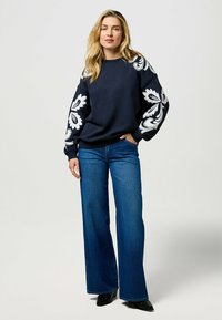 Wrangler WORLD WIDE - Wide Leg - mid_stone