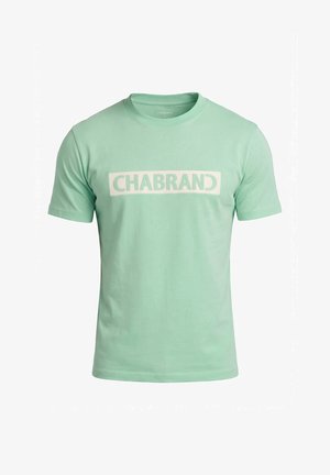 T-shirt vert menthe à manches courtes et col rond avec un logo rectangulaire blanc et le texte "CHABRAND" centré sur la poitrine.