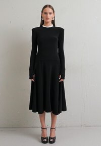 Norma Kamali SHOULDER PAD LONG SLEEVE CREW - Μπλούζα με μακριά μανίκια - black