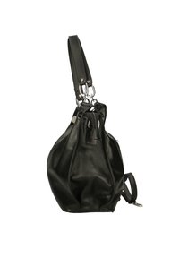 Borsa a tracolla in pelle nera con forma arrotondata, chiusura superiore con zip e tracolla regolabile. Presenta dettagli in metallo argentato e una texture liscia.