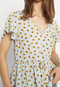 Monki Camicetta - light blue