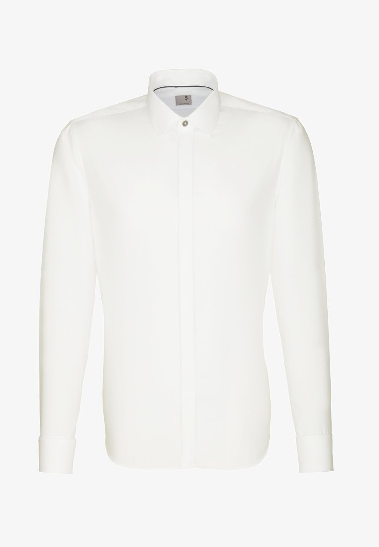 Chemise blanche à manches longues en tissu lisse, avec un col classique, une fermeture à boutons sur le devant et des poignets à boutons.