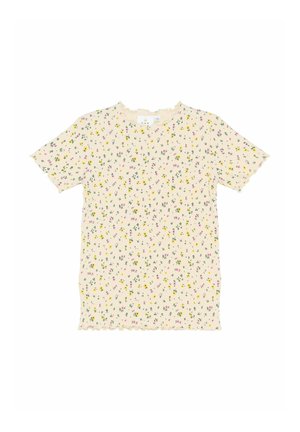 Koszulka z krótkim rękawem wykonana z lekkiego materiału, z kremowym tłem ozdobionym kolorowymi wzorami kwiatowymi oraz falbanowym dekoltem.