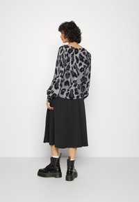 JDY JDYCOHEN - Blusa - oyster mushroom/black