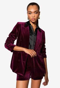 REGULAR FIT - DOUBLE BREASTED BOUCLE   - Blazer - cherry red velvet