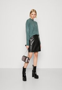 Vero Moda VMLEFILE BOXY NOOS - Jumper - dark forest melange