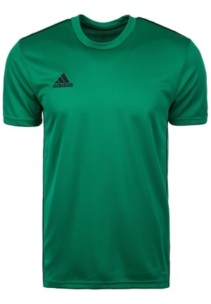 Zielona sportowa koszulka Adidas z krótkim rękawem, czarnym logo na lewej piersi i okrągłym dekoltem, zaprojektowana do użytku sportowego.