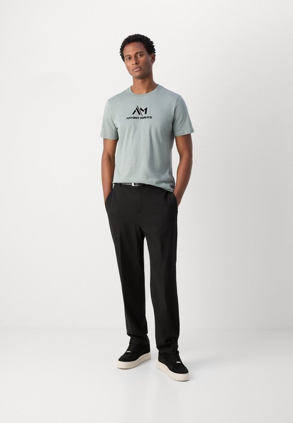 REGULAR FIT WITH MATT AND FLOCK LOGO  - Print T-shirt4