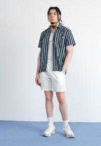 Thumbnail Image 2