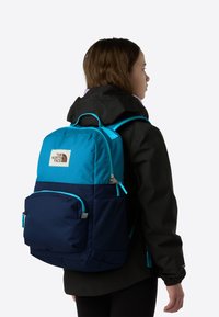 Unselected, dusk blue/summit navy