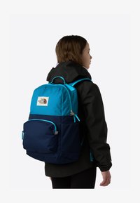 Ausgewählt, dusk blue/summit navy