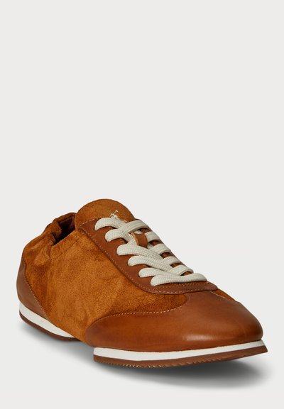Polo Ralph Lauren THE LEATHER SUEDE PONY BALLERINA SNEAKER - Športni copati - rum