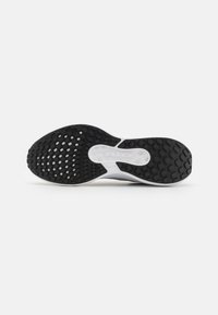 Nike Performance AIR WINFLO 11 - Chaussures de running sur route - photon dust/fire red/smoke grey/light smoke grey/black/white