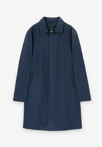 Granatowy płaszcz typu trench z klasycznym kołnierzem, zapięciem na pojedynczy guzik i bocznymi kieszeniami; gładka tekstura i minimalistyczny design.